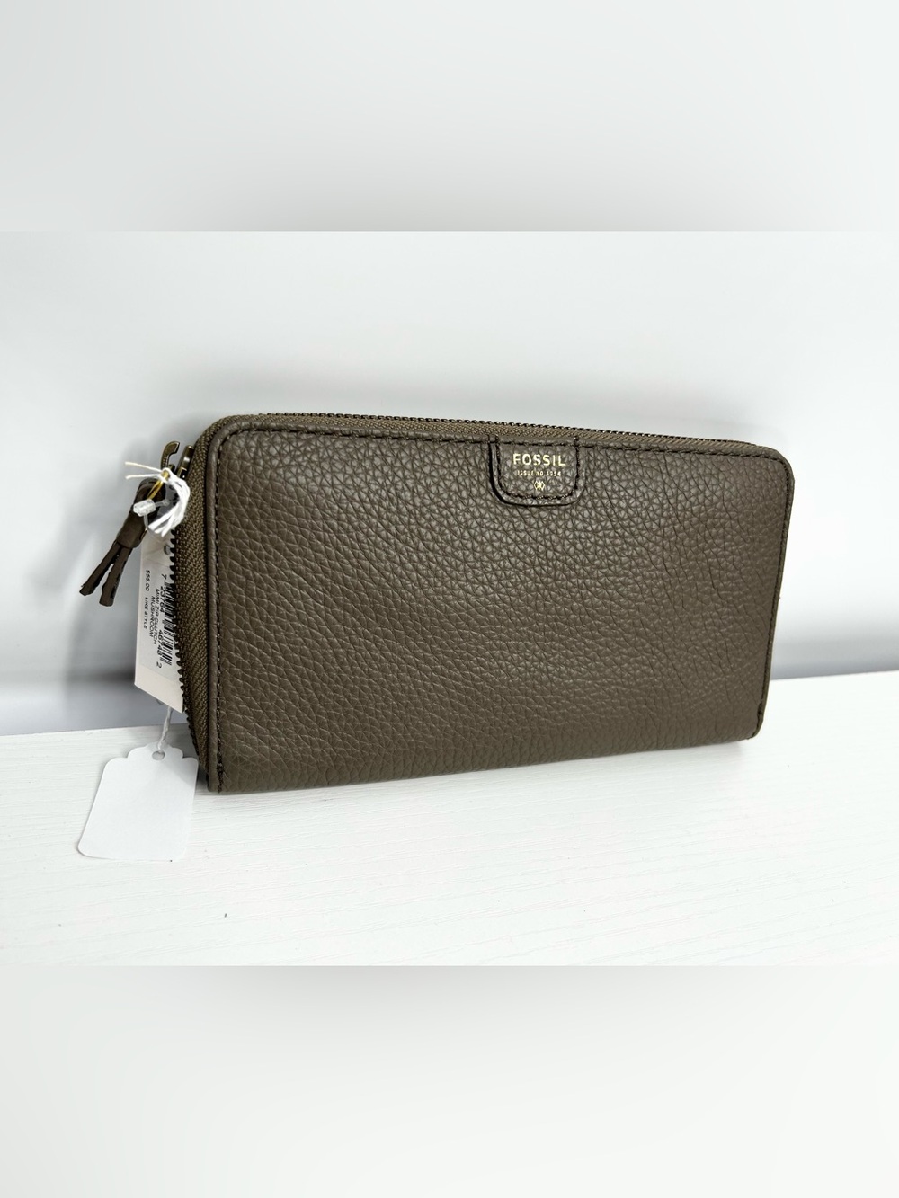 NWTFossil Taupe Brown Pebbled Cowhide Leather Wallet Gold-Tone Zip Around Clutch